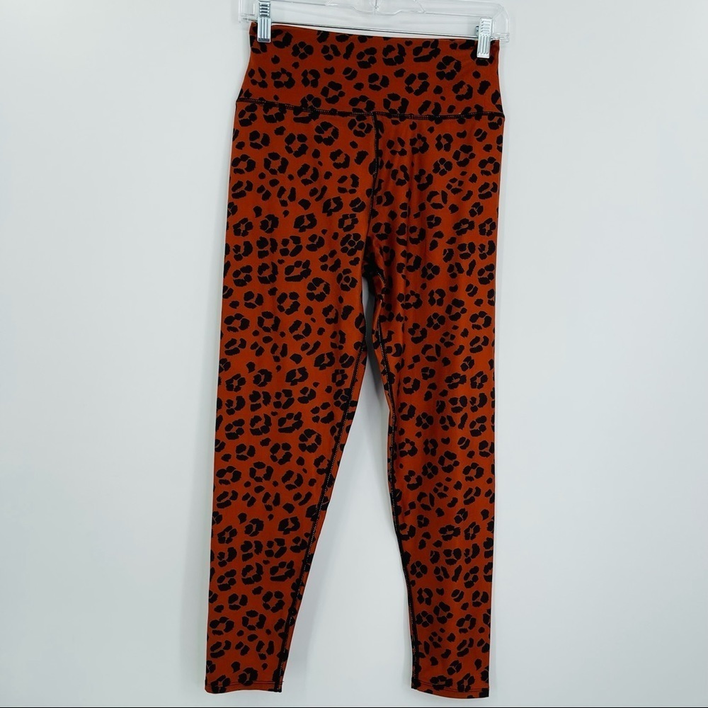 Sage Collective leopard print high rise leggings women's size Medium‎